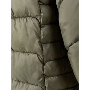 Chaqueta hombre CRAFT CORE EXPLORE ISOLATE JACKET 1910390, con modelo, detalle del tejido y las costuras