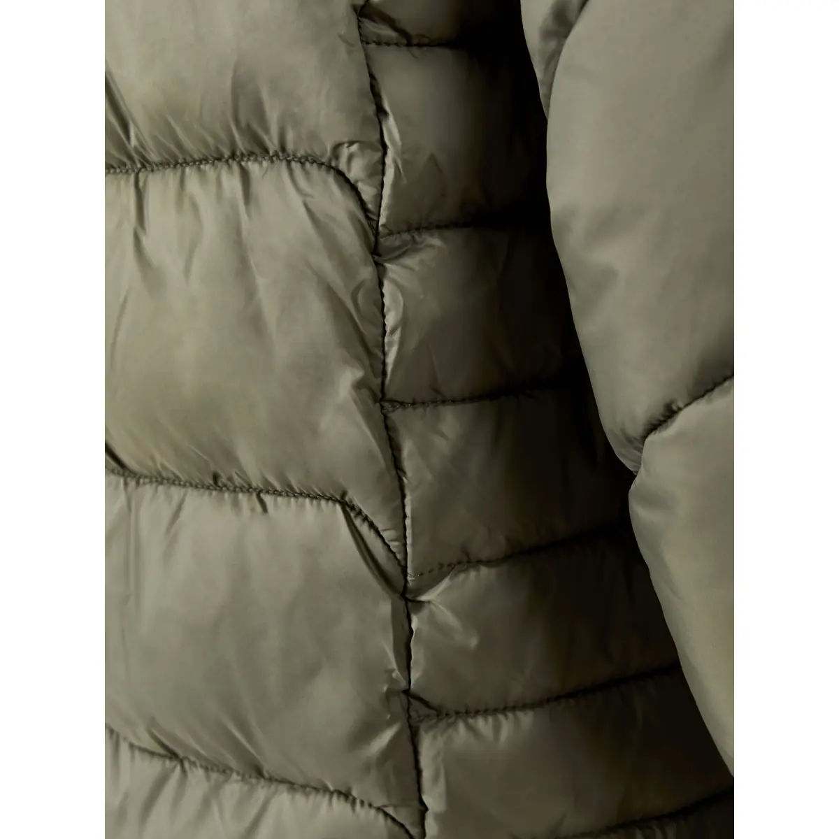 Chaqueta hombre CRAFT CORE EXPLORE ISOLATE JACKET 1910390 35 Chaqueta hombre CRAFT CORE EXPLORE ISOLATE JACKET 1910390, con modelo, detalle del tejido y las costuras