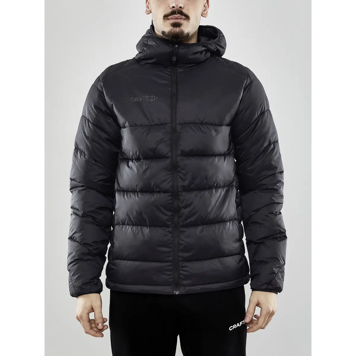 Chaqueta hombre CRAFT CORE EXPLORE ISOLATE JACKET 1910390 38 Chaqueta hombre CRAFT CORE EXPLORE ISOLATE JACKET 1910390, con modelo, vista frontal