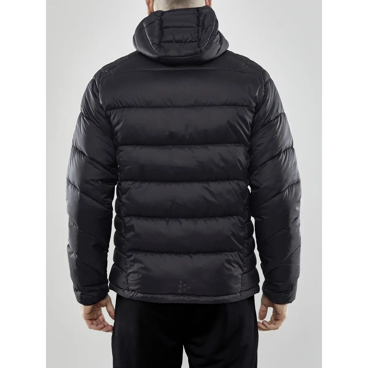 Chaqueta hombre CRAFT CORE EXPLORE ISOLATE JACKET 1910390 40 Chaqueta hombre CRAFT CORE EXPLORE ISOLATE JACKET 1910390, con modelo, vista posterior