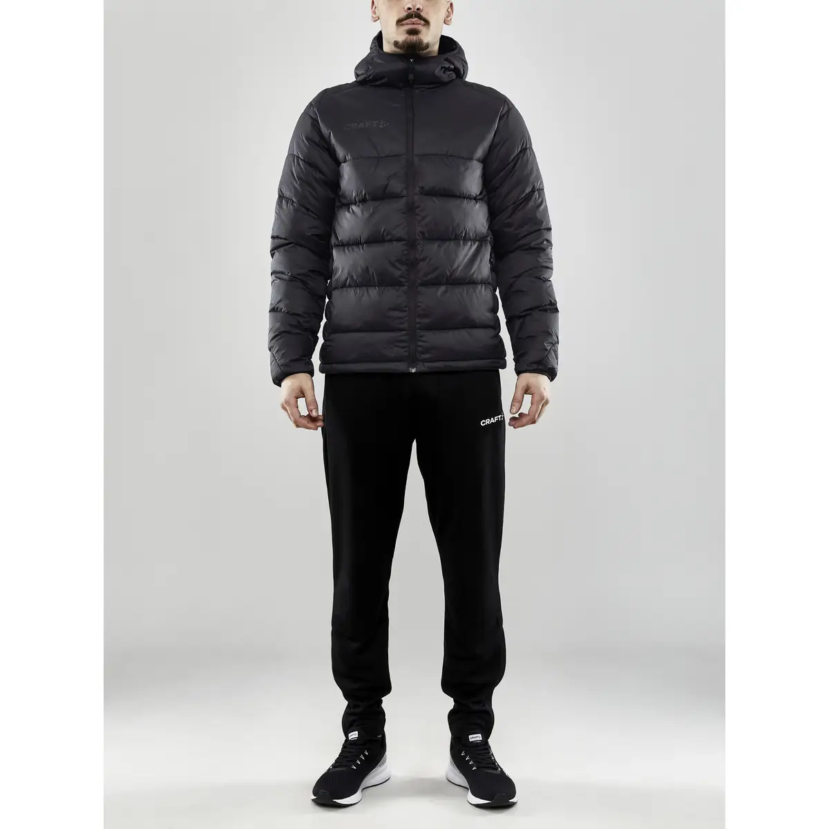 Chaqueta hombre CRAFT CORE EXPLORE ISOLATE JACKET 1910390 42 Chaqueta hombre CRAFT CORE EXPLORE ISOLATE JACKET 1910390, con modelo, vista frontal