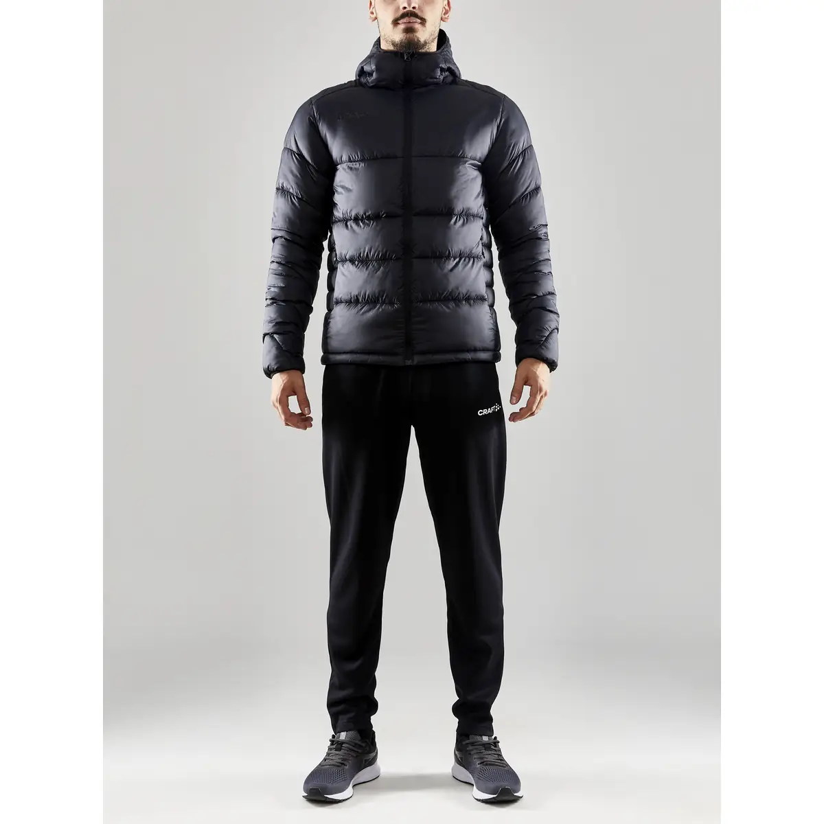 Chaqueta hombre CRAFT CORE EXPLORE ISOLATE JACKET 1910390 46 Chaqueta hombre CRAFT CORE EXPLORE ISOLATE JACKET 1910390, con modelo, vista frontal