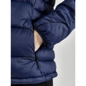 Chaqueta mujer CRAFT CORE EXPLORE ISOLATE JACKET 1910391, con modelo, detalle del bolsillo y el puño