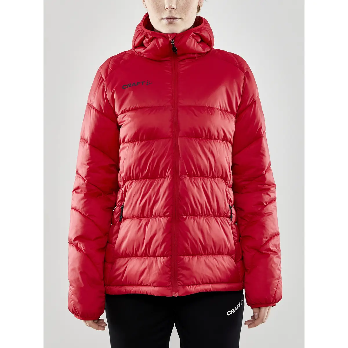 Chaqueta mujer CRAFT CORE EXPLORE ISOLATE JACKET 1910391 27 Chaqueta mujer CRAFT CORE EXPLORE ISOLATE JACKET 1910391, con modelo, vista frontal