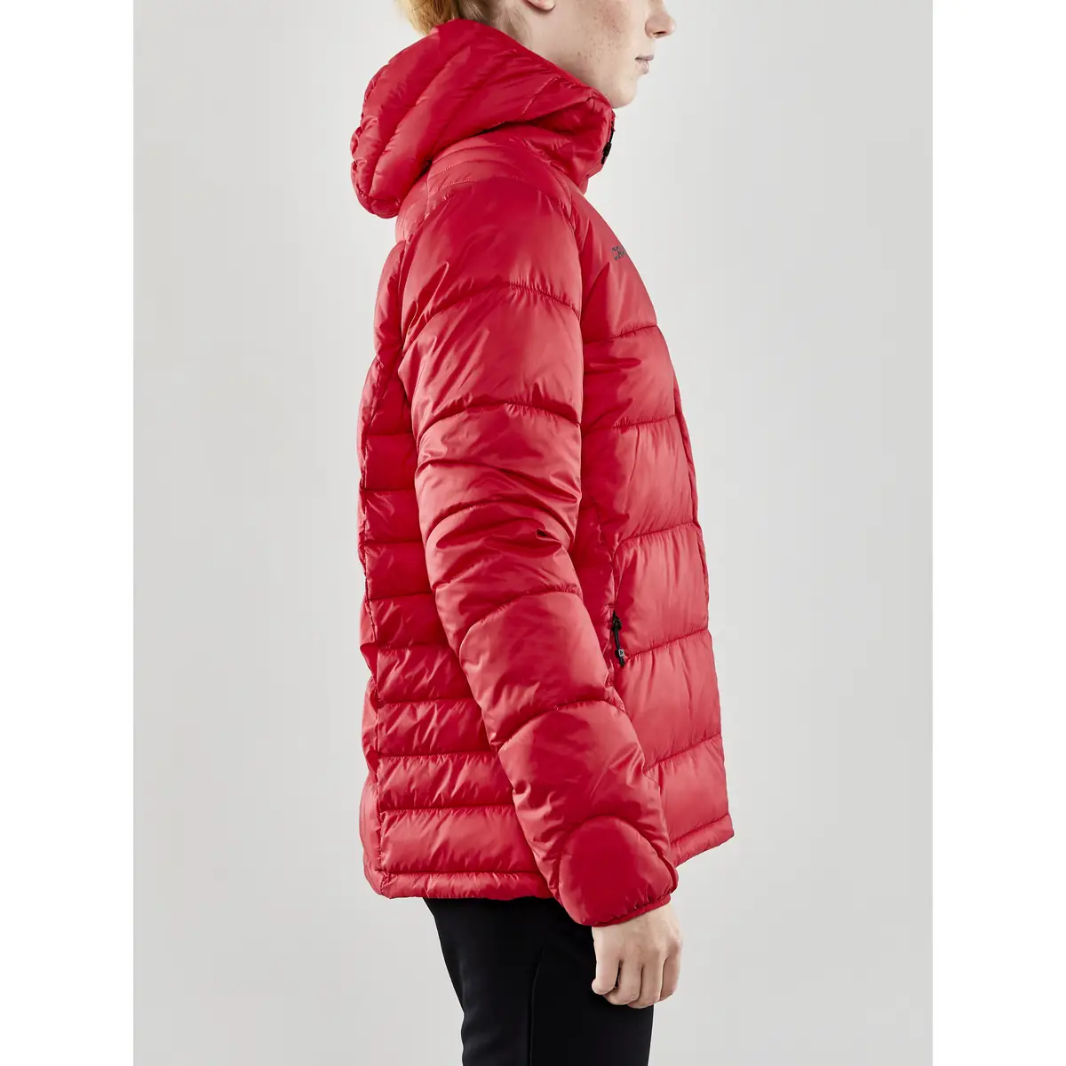 Chaqueta mujer CRAFT CORE EXPLORE ISOLATE JACKET 1910391 28 Chaqueta mujer CRAFT CORE EXPLORE ISOLATE JACKET 1910391, con modelo, vista lateral