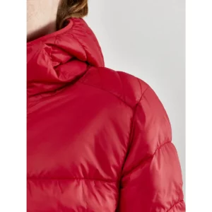 Chaqueta mujer CRAFT CORE EXPLORE ISOLATE JACKET 1910391, con modelo, detalle del hombro y la capucha