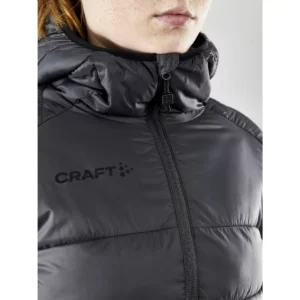 Chaqueta mujer CRAFT CORE EXPLORE ISOLATE JACKET 1910391, con modelo, detalle del cuello y la cremallera