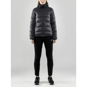 Chaqueta mujer CRAFT CORE EXPLORE ISOLATE JACKET 1910391, con modelo, vista frontal