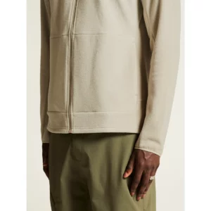 Polar hombre CRAFT ADV EXPLORE FLEECE MIDLAYER 1910396, detalle frontal con modelo
