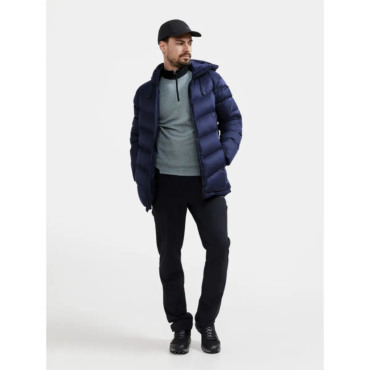 Chaqueta hombre CRAFT ADV EXPLORE DOWN JACKET 1911632 9 Chaqueta hombre CRAFT ADV EXPLORE DOWN JACKET 1911632, vista frontal abierta con modelo