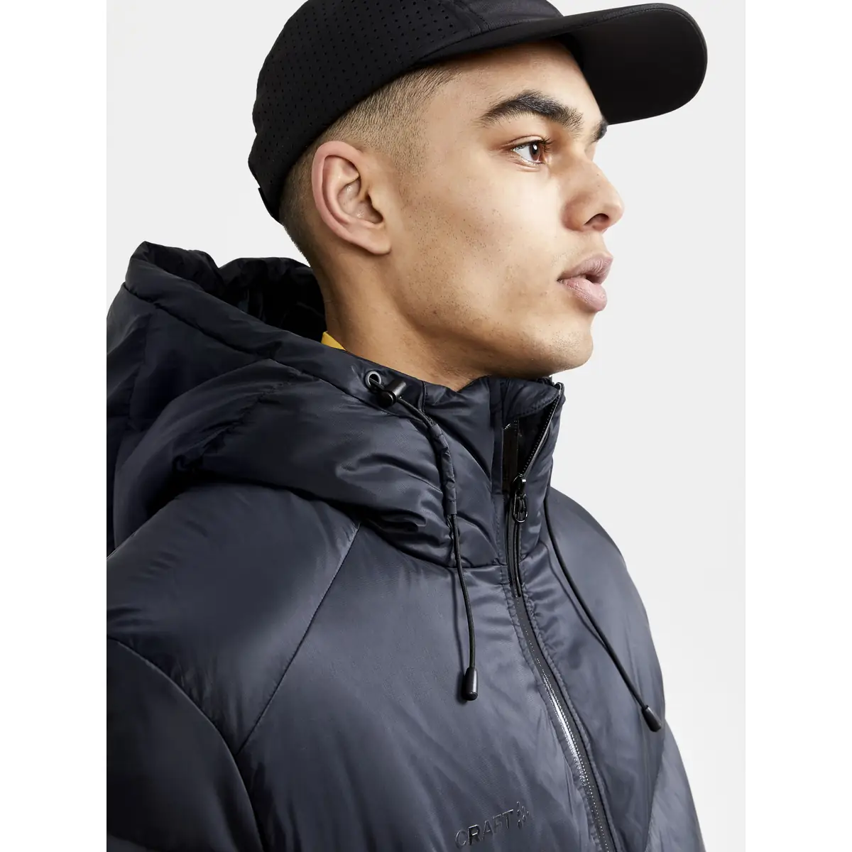Chaqueta hombre CRAFT ADV EXPLORE DOWN JACKET 1911632 12 Chaqueta hombre CRAFT ADV EXPLORE DOWN JACKET 1911632, detalle frontal con modelo