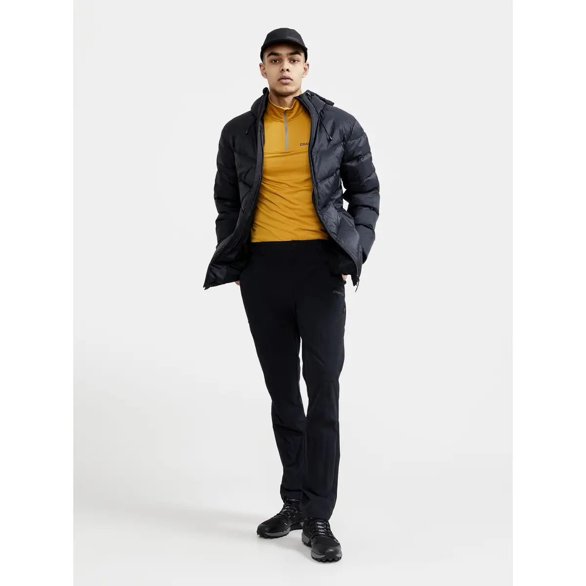Chaqueta hombre CRAFT ADV EXPLORE DOWN JACKET 1911632 16 Chaqueta hombre CRAFT ADV EXPLORE DOWN JACKET 1911632, vista frontal abierta con modelo