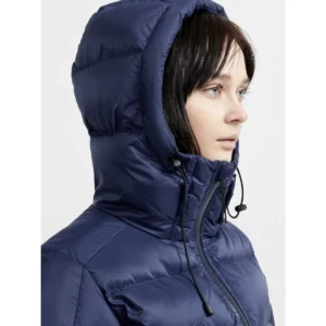 Chaqueta mujer CRAFT ADV EXPLORE DOWN JACKET 1911633, con modelo, detalle de la capucha