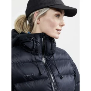 Chaqueta mujer CRAFT ADV EXPLORE DOWN JACKET 1911633, con modelo, detalle del cuello