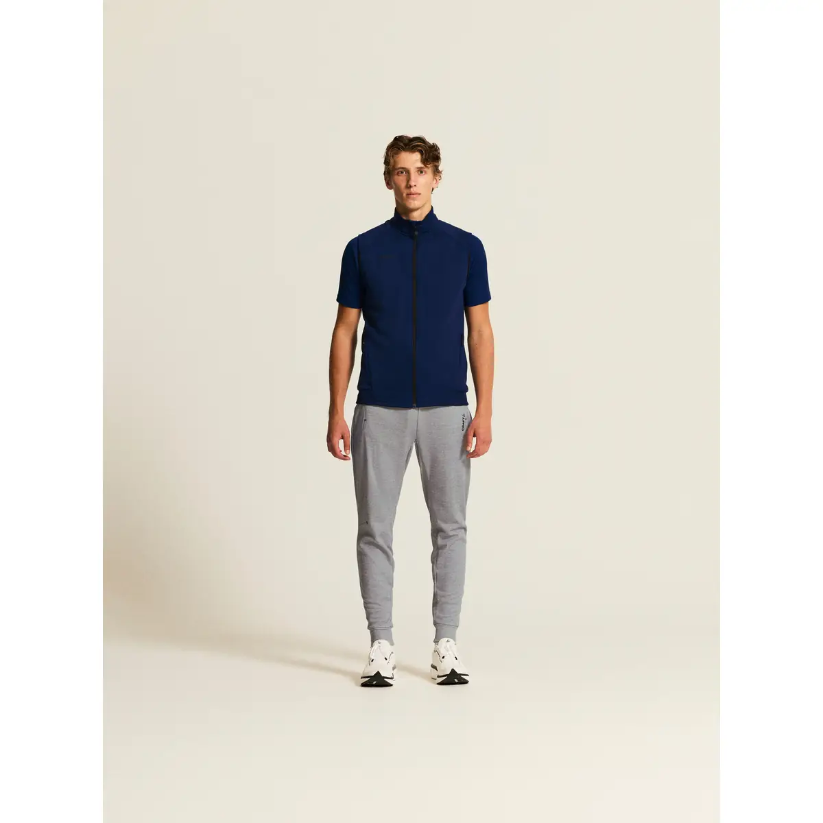 Chaleco hombre CRAFT ADV UNIFY VEST 1912161 7 Chaleco hombre CRAFT ADV UNIFY VEST 1912161, Navy, con modelo, vista frontal