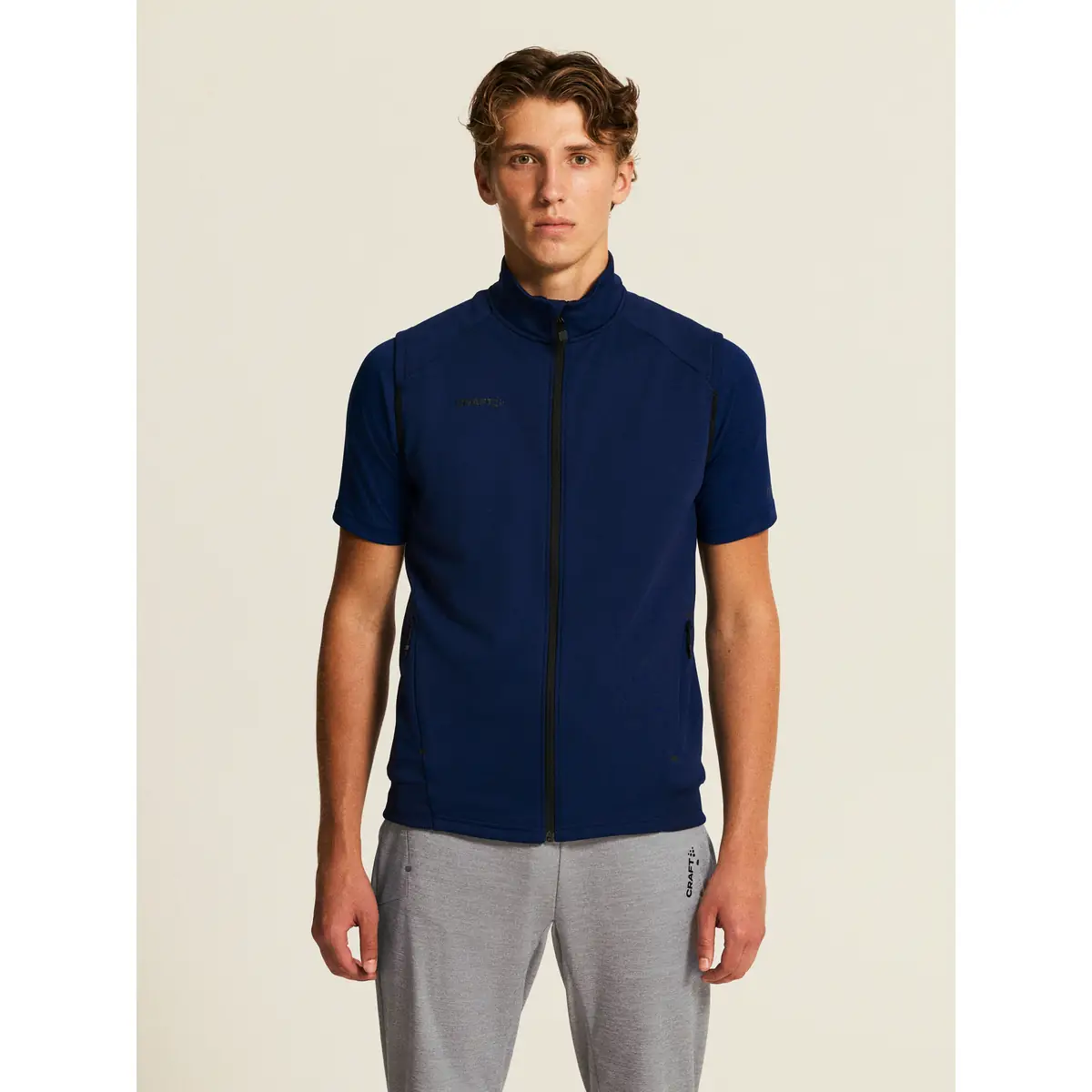 Chaleco hombre CRAFT ADV UNIFY VEST 1912161 1 Chaleco hombre CRAFT ADV UNIFY VEST 1912161, Navy, con modelo