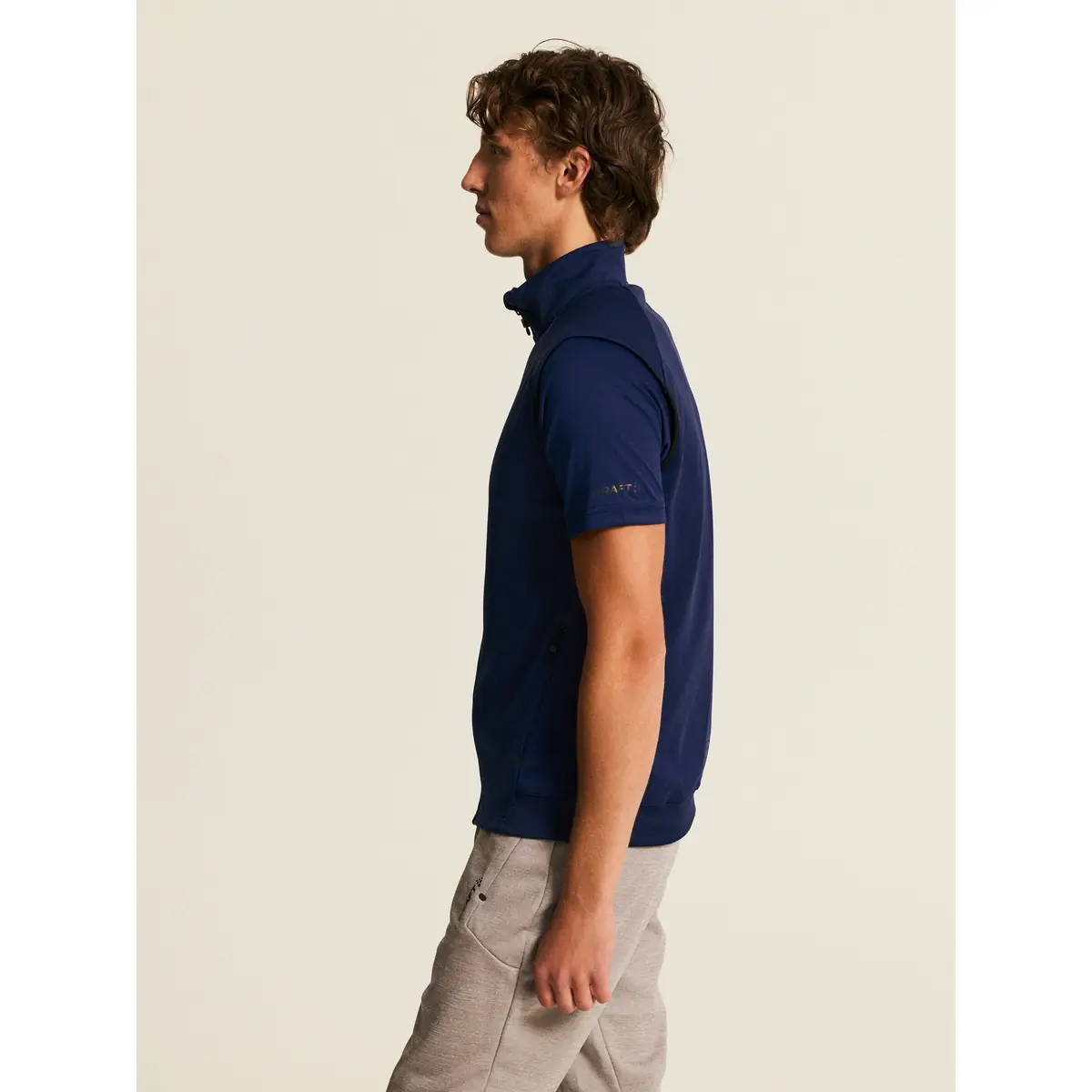 Chaleco hombre CRAFT ADV UNIFY VEST 1912161 9 Chaleco hombre CRAFT ADV UNIFY VEST 1912161, Navy, con modelo, vista lateral