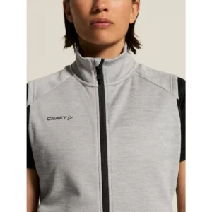 Chaleco mujer CRAFT ADV UNIFY VEST 1912162, Grey melange, con modelo, detalle del cuello y el cierre