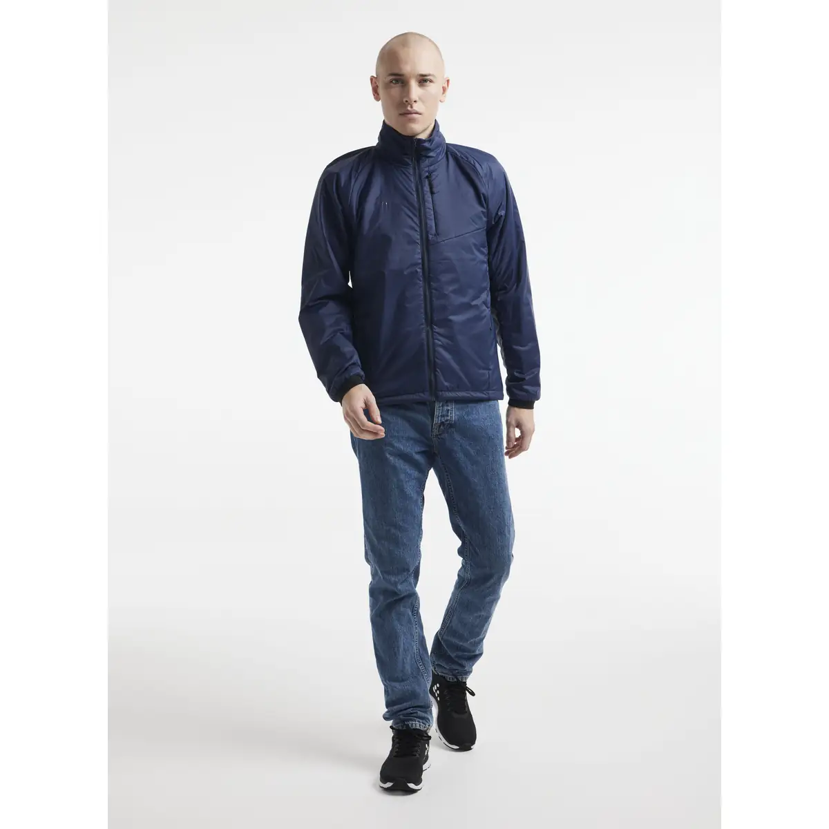 Chaqueta hombre CRAFT CORE LIGHT PADDED JACKET 1912215 11 Chaqueta hombre CRAFT CORE LIGHT PADDED JACKET 1912215, Blaze, con modelo, vista frontal