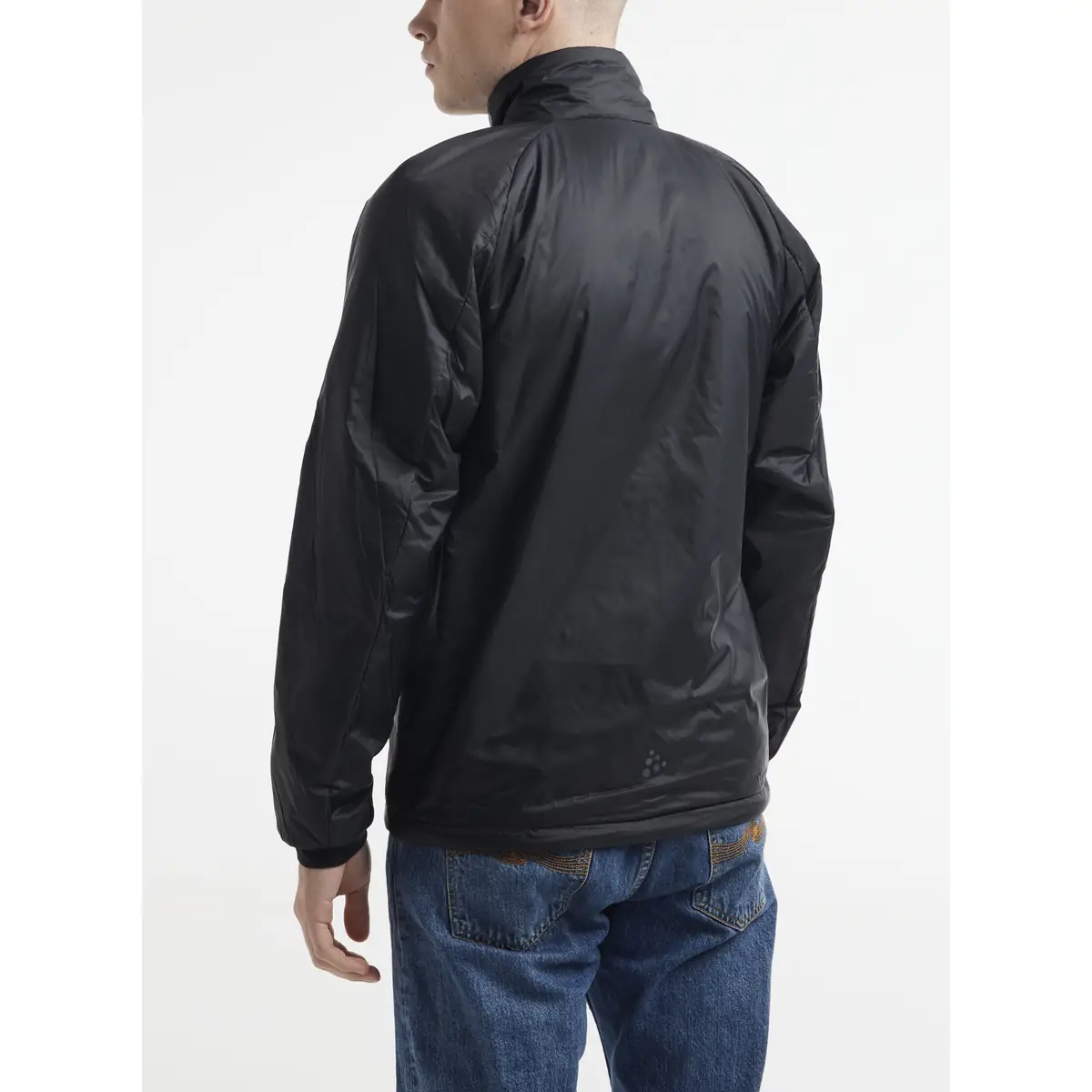 Chaqueta hombre CRAFT CORE LIGHT PADDED JACKET 1912215 18 Chaqueta hombre CRAFT CORE LIGHT PADDED JACKET 1912215, Negro, con modelo, vista posterior de tres cuartos