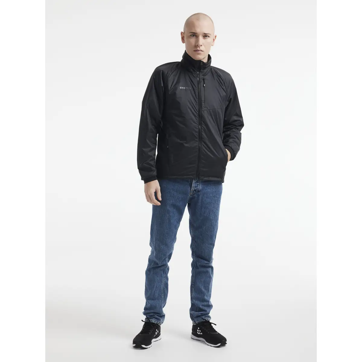 Chaqueta hombre CRAFT CORE LIGHT PADDED JACKET 1912215 21 Chaqueta hombre CRAFT CORE LIGHT PADDED JACKET 1912215, Negro, con modelo, vista frontal