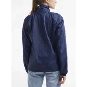 Chaqueta mujer CRAFT CORE LIGHT PADDED JACKET 1912216, Blaze, con modelo, vista posterior de tres cuartos