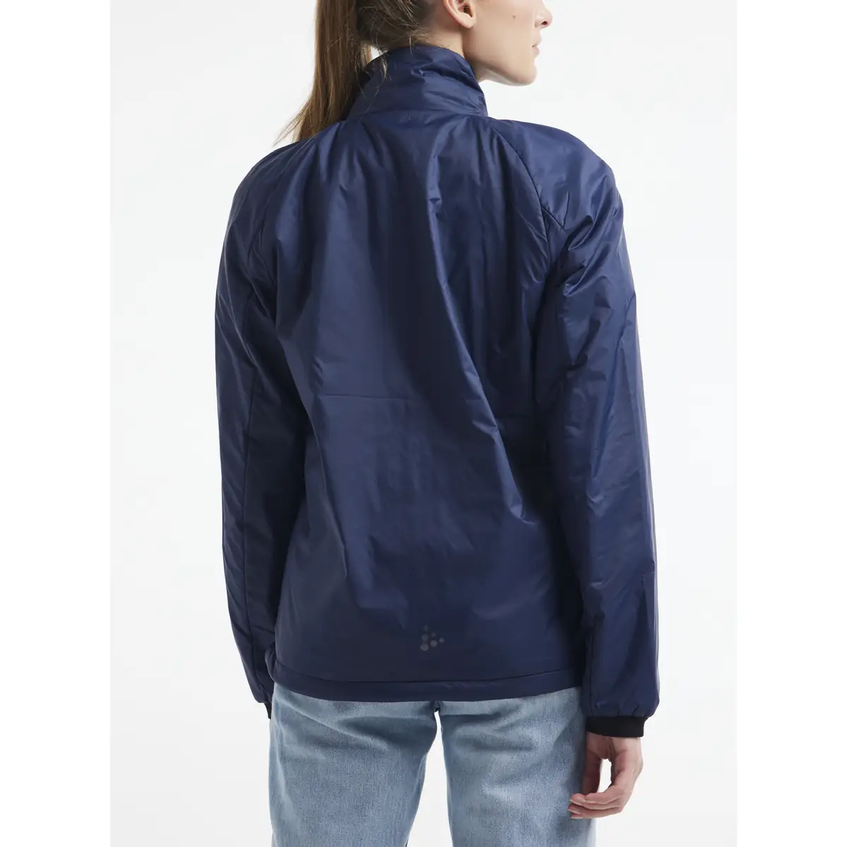 Chaqueta mujer CRAFT CORE LIGHT PADDED JACKET 1912216 2 Chaqueta mujer CRAFT CORE LIGHT PADDED JACKET 1912216, Blaze, con modelo, vista posterior de tres cuartos