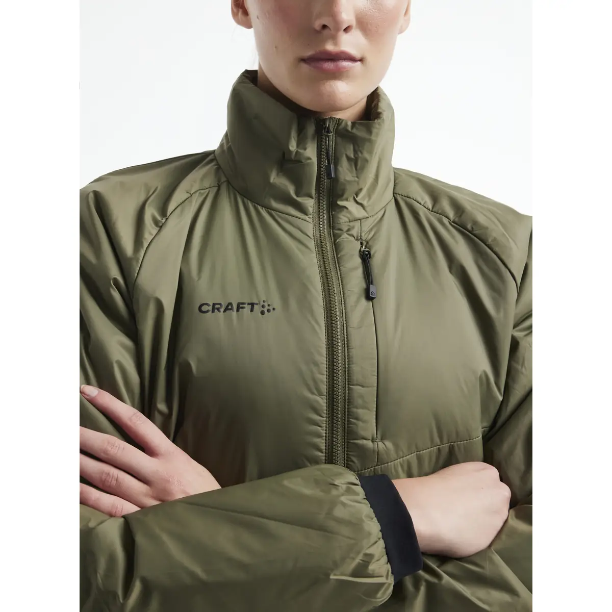 Chaqueta mujer CRAFT CORE LIGHT PADDED JACKET 1912216 14 Chaqueta mujer CRAFT CORE LIGHT PADDED JACKET 1912216, Rift, con modelo, detalle de cuello y pecho