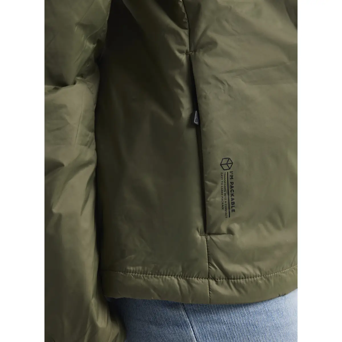 Chaqueta mujer CRAFT CORE LIGHT PADDED JACKET 1912216 15 Chaqueta mujer CRAFT CORE LIGHT PADDED JACKET 1912216, Rift, con modelo, detalle del bolsillo lateral