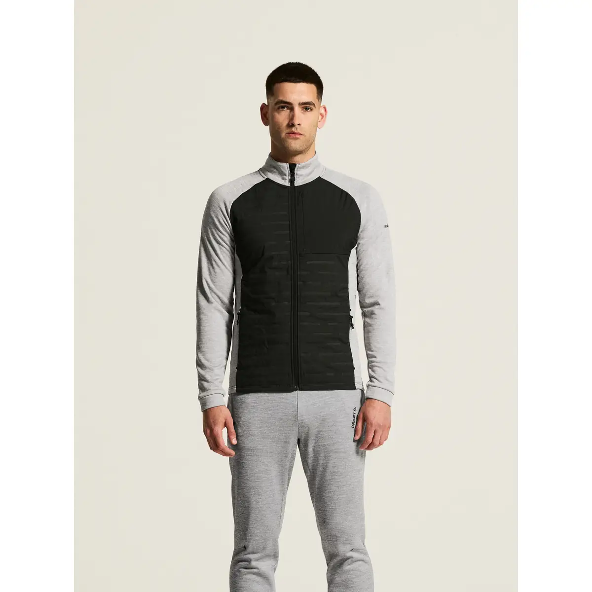 Chaqueta hombre CRAFT ADV UNIFY HYBRID JACKET 1912224 25 Chaqueta hombre CRAFT ADV UNIFY HYBRID JACKET 1912224, Grey melange/Black, con modelo, vista frontal