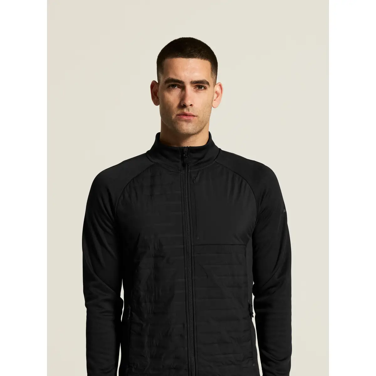 Chaqueta hombre CRAFT ADV UNIFY HYBRID JACKET 1912224 32 Chaqueta hombre CRAFT ADV UNIFY HYBRID JACKET 1912224, Negro, con modelo, vista frontal