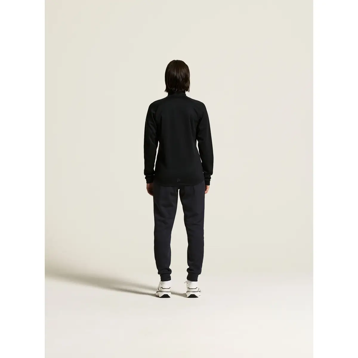 Chaqueta mujer CRAFT ADV UNIFY HYBRID JACKET 1912225 36 Chaqueta mujer CRAFT ADV UNIFY HYBRID JACKET 1912225, Negro, con modelo, vista posterior del conjunto
