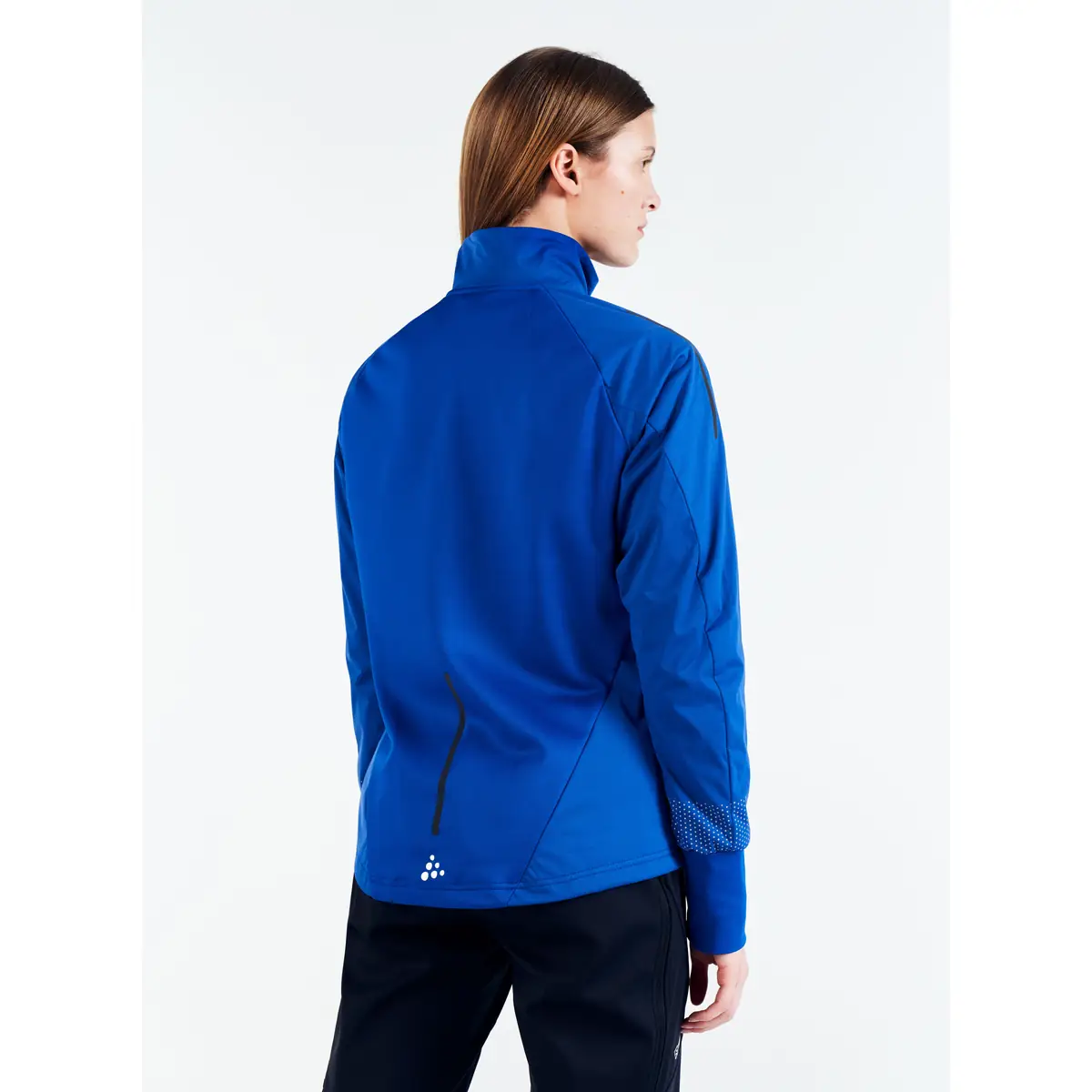 Chaqueta mujer CRAFT ADV NORDIC SKI CLUB JACKET 1912525 2 Chaqueta mujer CRAFT ADV NORDIC SKI CLUB JACKET 1912525, Club cobolt, con modelo, vista posterior de tres cuartos