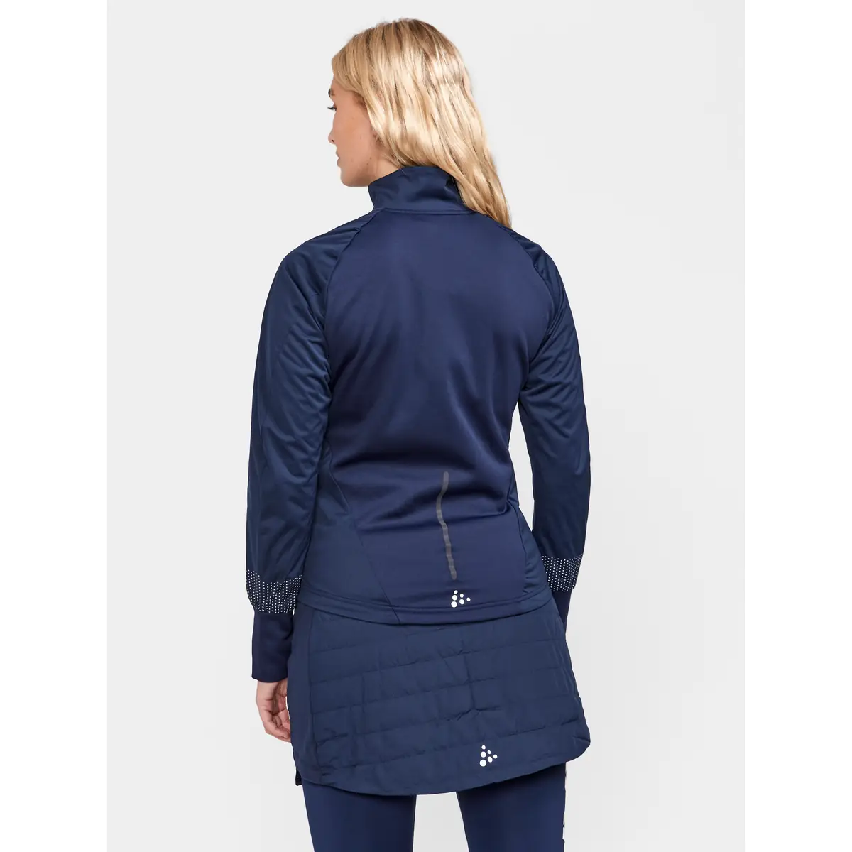 Chaqueta mujer CRAFT ADV NORDIC SKI CLUB JACKET 1912525 15 Chaqueta mujer CRAFT ADV NORDIC SKI CLUB JACKET 1912525, Blaze, con modelo, vista posterior de tres cuartos