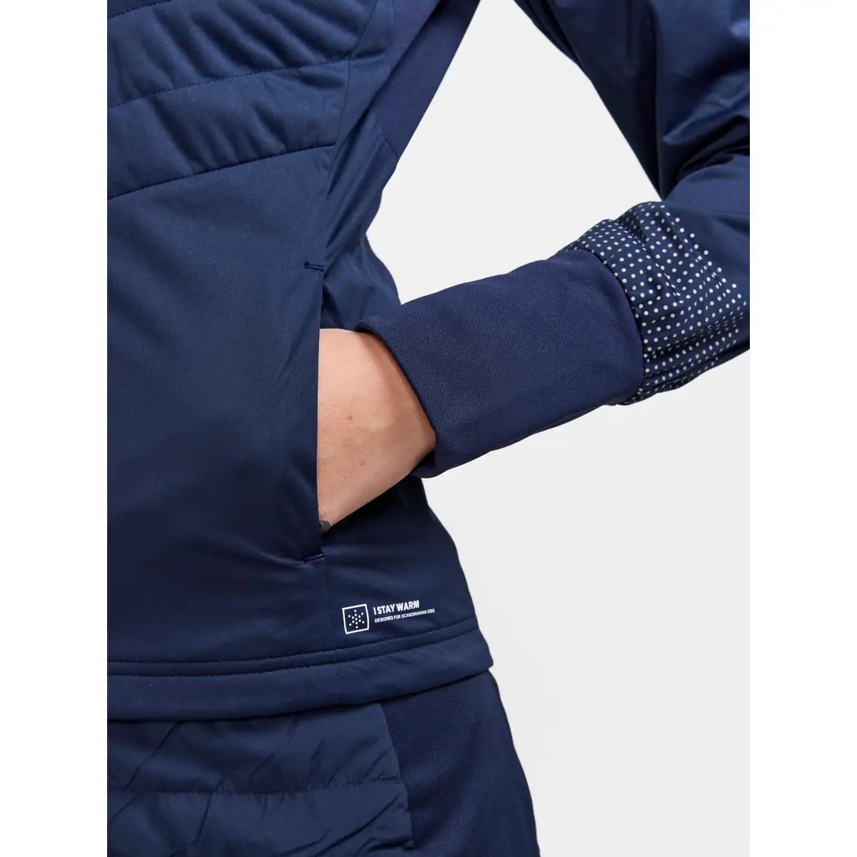 Chaqueta mujer CRAFT ADV NORDIC SKI CLUB JACKET 1912525 17 Chaqueta mujer CRAFT ADV NORDIC SKI CLUB JACKET 1912525, Blaze, con modelo, detalle del bolsillo lateral