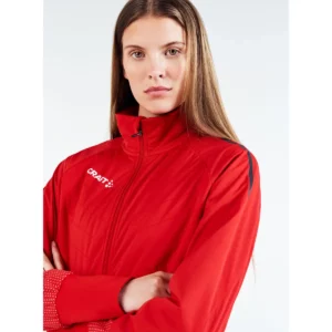 Chaqueta mujer CRAFT ADV NORDIC SKI CLUB JACKET 1912525, Bright red, con modelo, detalle del cuello y el pecho