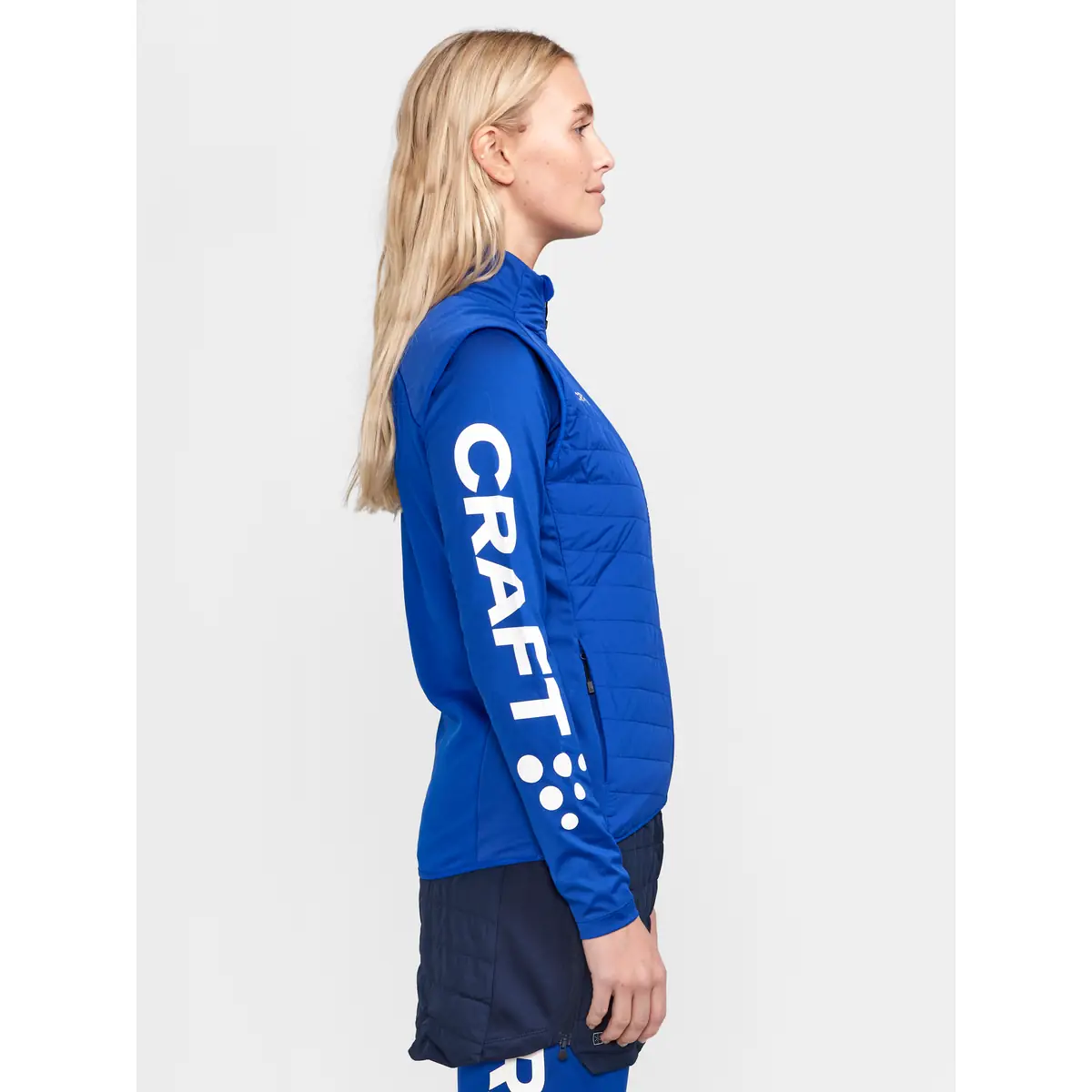 Chaleco mujer CRAFT ADV NORDIC SKI CLUB VEST 1912526 13 Chaleco mujer CRAFT ADV NORDIC SKI CLUB VEST 1912526, Club cobolt, con modelo, vista lateral