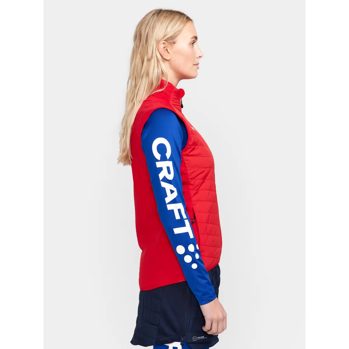 Chaleco mujer CRAFT ADV NORDIC SKI CLUB VEST 1912526 22 Chaleco mujer CRAFT ADV NORDIC SKI CLUB VEST 1912526, Bright red, con modelo, vista lateral