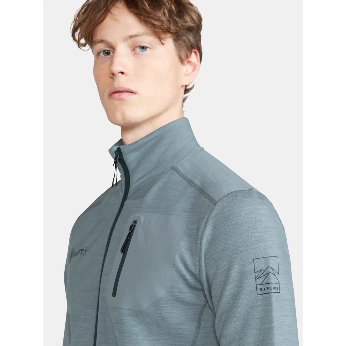 Chaqueta hombre CRAFT PRO EXPLORE WOOL MIDLAYER 1913800 11 Chaqueta hombre CRAFT PRO EXPLORE WOOL MIDLAYER 1913800, Flow melange, con modelo, detalle de cuello y hombro