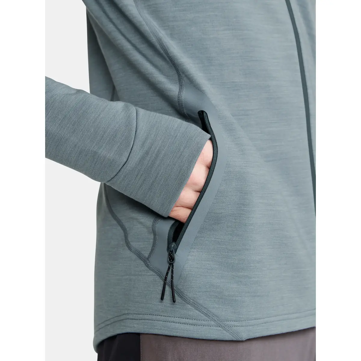 Chaqueta hombre CRAFT PRO EXPLORE WOOL MIDLAYER 1913800 10 Chaqueta hombre CRAFT PRO EXPLORE WOOL MIDLAYER 1913800, Flow melange, con modelo, detalle del bolsillo lateral