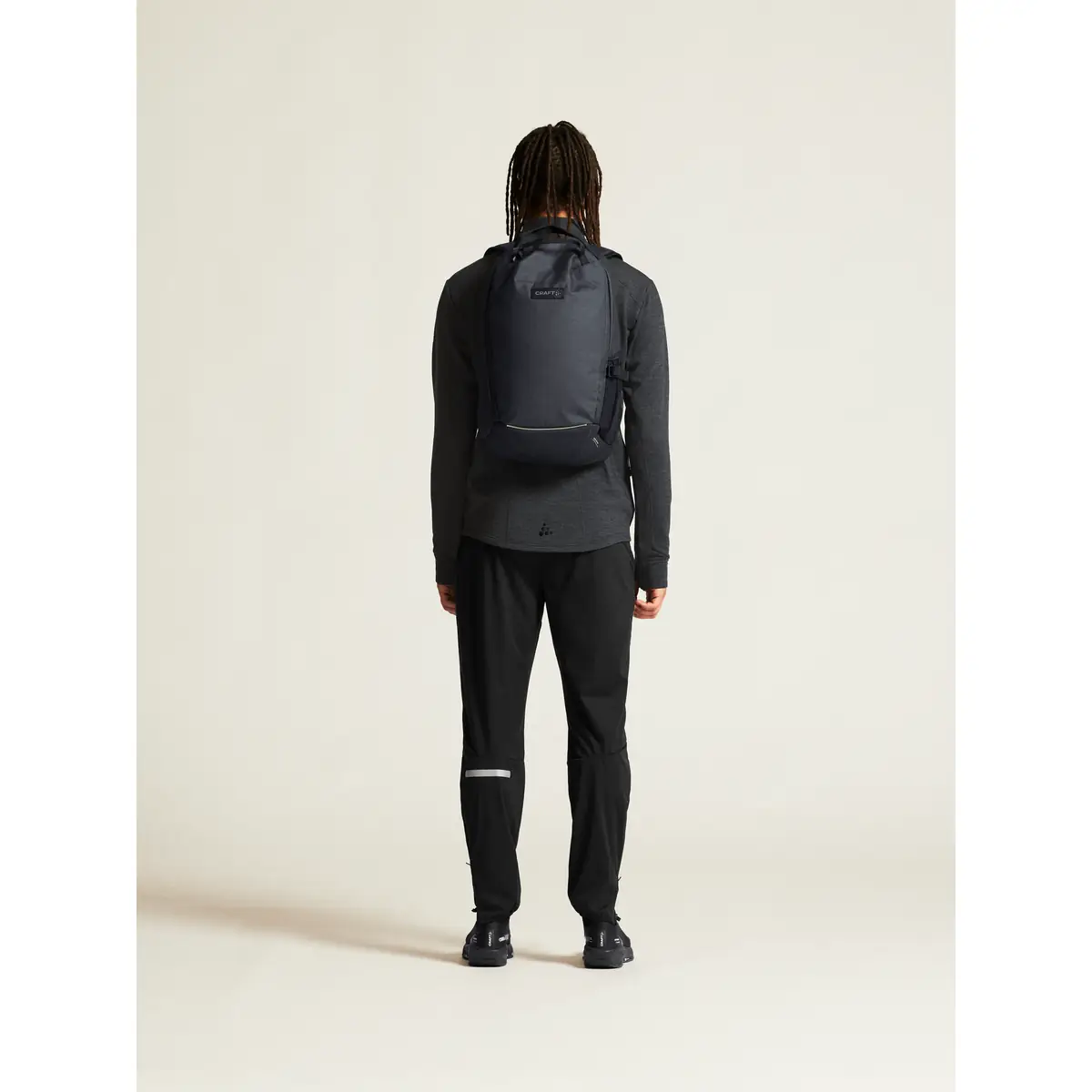 Chaqueta hombre CRAFT PRO EXPLORE WOOL MIDLAYER 1913800 26 Chaqueta hombre CRAFT PRO EXPLORE WOOL MIDLAYER 1913800, Negro marengo, con modelo, vista posterior de cuerpo entero