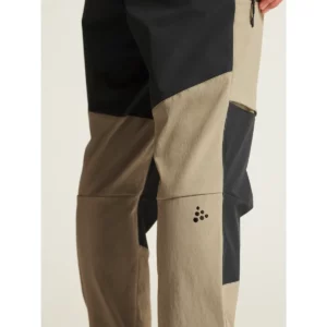 Pantalón hombre CRAFT PRO EXPLORE HIKING PANTS 1913802, con modelo, detalle de la rodilla