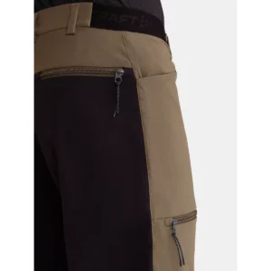 Pantalón hombre CRAFT PRO EXPLORE HIKING PANTS 1913802, con modelo, detalle posterior de la cintura
