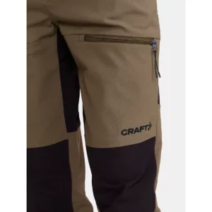 Pantalón hombre CRAFT PRO EXPLORE HIKING PANTS 1913802, con modelo, detalle del bolsillo