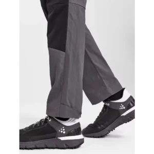 Pantalón mujer CRAFT PRO EXPLORE HIKING PANTS 1913803, con modelo, detalle del bajo