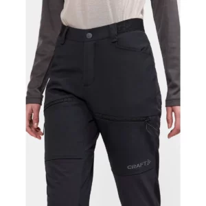 Pantalón mujer CRAFT PRO EXPLORE HIKING PANTS 1913803, con modelo, detalle frontal de la cintura