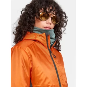 Chaqueta mujer CRAFT ADV EXPLORE LIGHTWEIGHT JACKET 1913805, detalle frontal con modelo