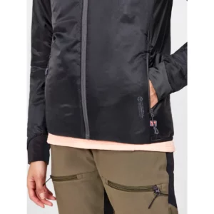 Chaqueta mujer CRAFT ADV EXPLORE LIGHTWEIGHT JACKET 1913805, detalle lateral con modelo