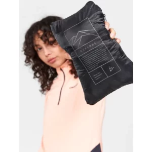 Chaqueta mujer CRAFT ADV EXPLORE LIGHTWEIGHT JACKET 1913805, prenda plegada en su bolsa, con modelo