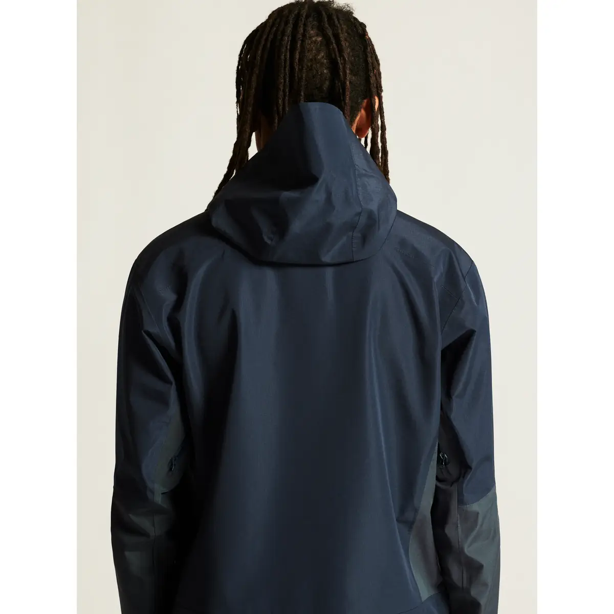 Chaqueta hombre CRAFT ADV EXPLORE SHELL JACKET 1913806 12 Chaqueta hombre CRAFT ADV EXPLORE SHELL JACKET 1913806, Blaze, con modelo, detalle posterior de capucha y hombros